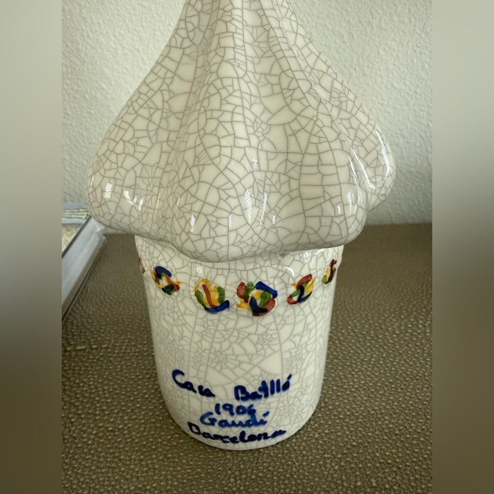 Like New Stunning Ceramic Gaudi Souvenir - Picture 4 of 5
